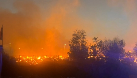 LOKALIZOVAN JAK POŽAR U NOVOM SADU Evo šta je gorelo, intervenisao veliki broj vatrogasaca i vozila (FOTO)