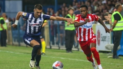 GOLOVI SE REĐAJU KAO NA TRACI Zvezdinih sedam novajlija se već upisalo u crveno-belom dresu