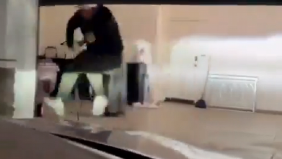 VIDI SE DA IMA TVRDU GLAVU Ovaj "šampion" je nasmejao sve na mrežama (VIDEO)