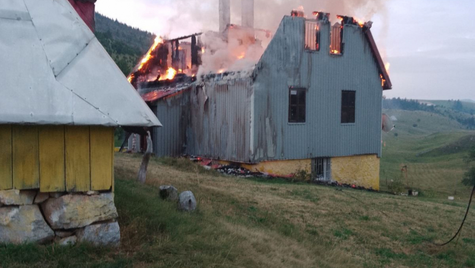 UDAR GROMA SPALIO ŠTALU, PLAMEN PROGUTAO KUĆU, IZGORELA DO TEMELJA! Haos kod Pljevalja! (FOTO)