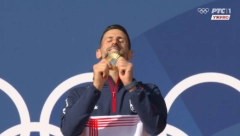 TRENUTAK KOJI SU NOVAK I SRBIJA ČEKALI Ovo je za večnost: Evo kako je Đokoviću uručena zlatna medalja