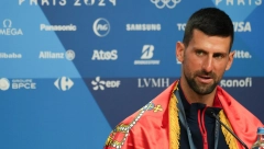 LUDNICA U OLIMPIJSKOM SELU Đoković zaigrao kolo i bacio sve u TRANS (VIDEO)