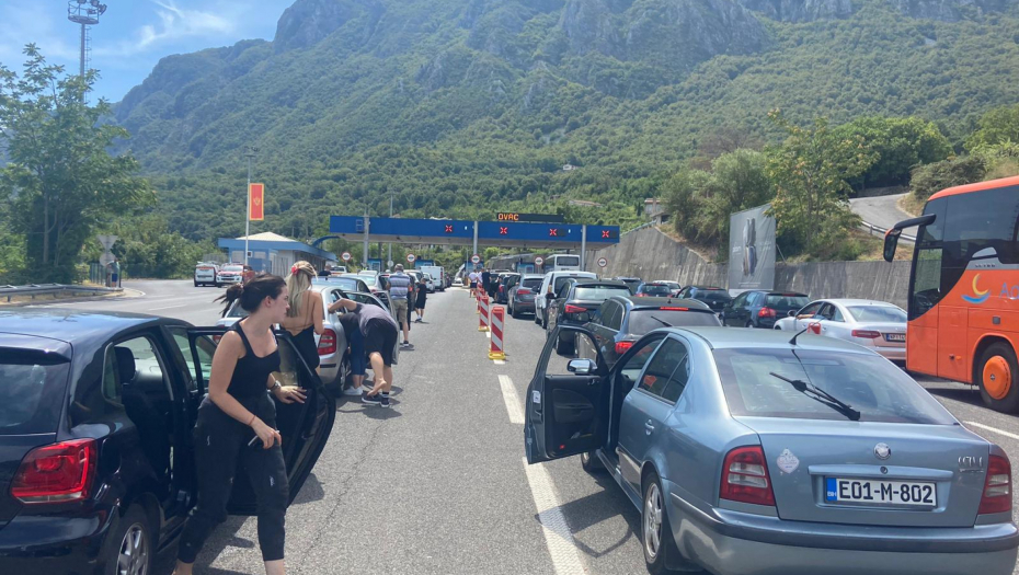 HAOTIČNA SITUACIJA NA SRPSKIM GRANICAMA: Šest sati čekanja na izlazu iz zemlje