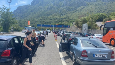HAOTIČNA SITUACIJA NA SRPSKIM GRANICAMA: Šest sati čekanja na izlazu iz zemlje