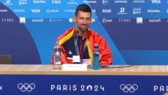 NOLE ZAPEVAO LEGENDARNI SRPSKI HIT Đoković pokazao pevačke sposobnosti, a onda je shvatio da je mikrofon zaista uključen (VIDEO)