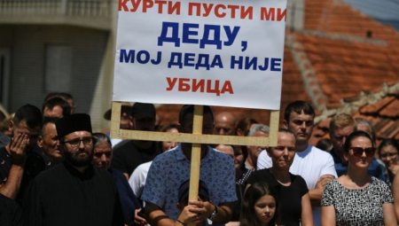 "KURTI, PUSTI MI DEDU" Potresna scena u Pasjanu, hiljade Srba na protestu protiv progona od strane Albanaca (FOTO)