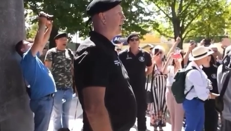 HRVATI UZ POZDRAV ''ZA DOM SPREMNI'' SLAVE OLUJU! Ponose se etničkim čišćenjem i proterivanjem Srba: Sraman snimak osvanuo na mrežama (VIDEO)