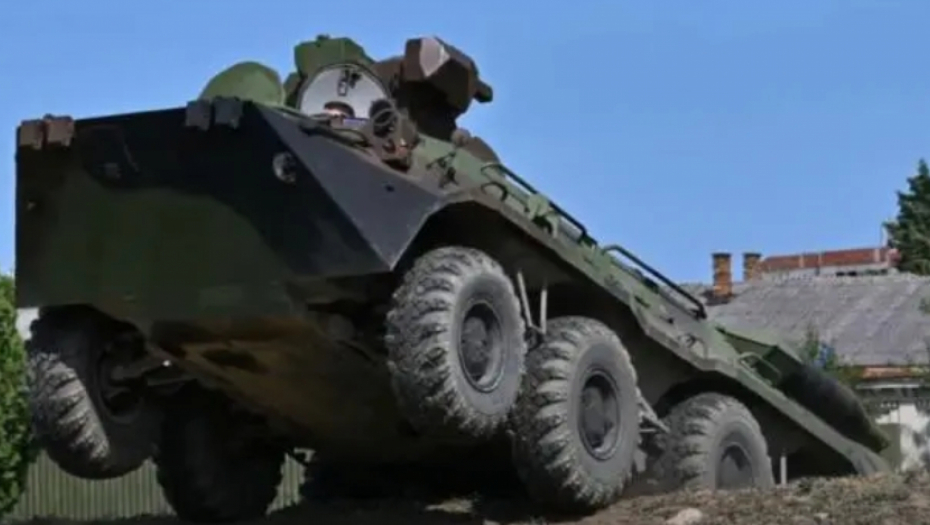 RUSKA ZVER USKORO U JEDINICAMA VOJSKE SRBIJE Ovo je moćni BTR-80A (VIDEO)
