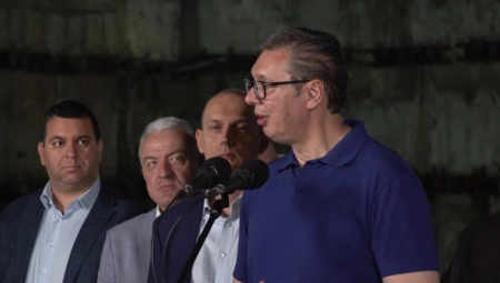 VUČIĆ RAZMONTIRAO OPOZICIJU: "Meni pomažu strane službe? Pa njih organizuju strane službe"