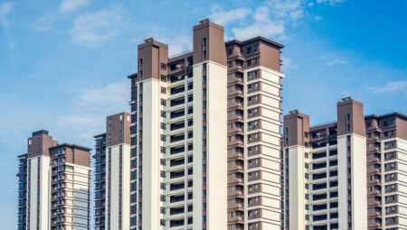 OTAC VIDEO OTVOREN PROZOR I PRESTRAVIO SE Dečak pao sa 16. sprata, završio na zemljanom krovu apoteke, prizor kao iz horor filmova!