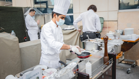 KUVARI IMAJU PLATU I DO 300.000 DINARA! Ovo su najtraženija zanimanja u Srbiji!