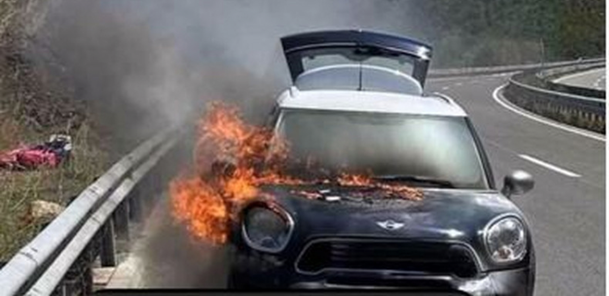 ZAŠTO SE AUTOMOBIL ZAPALI TOKOM VOŽNJE? Automehaničar objasnio - deluje da je sve ispravno, ali to može biti varka