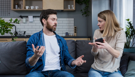 VARAO JE, NA KRAJU SE OŽENIO DRUGOM Kada je videla kakva poruka joj je stigla od bivšeg, smučio joj se život!