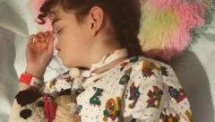 DEVOJČICA ROĐENA BEZ NOSA PROŠLA PAKAO U ŽIVOTU Nekad su je najgrđe vređali, a sada kad je vide svi joj podare osmeh!