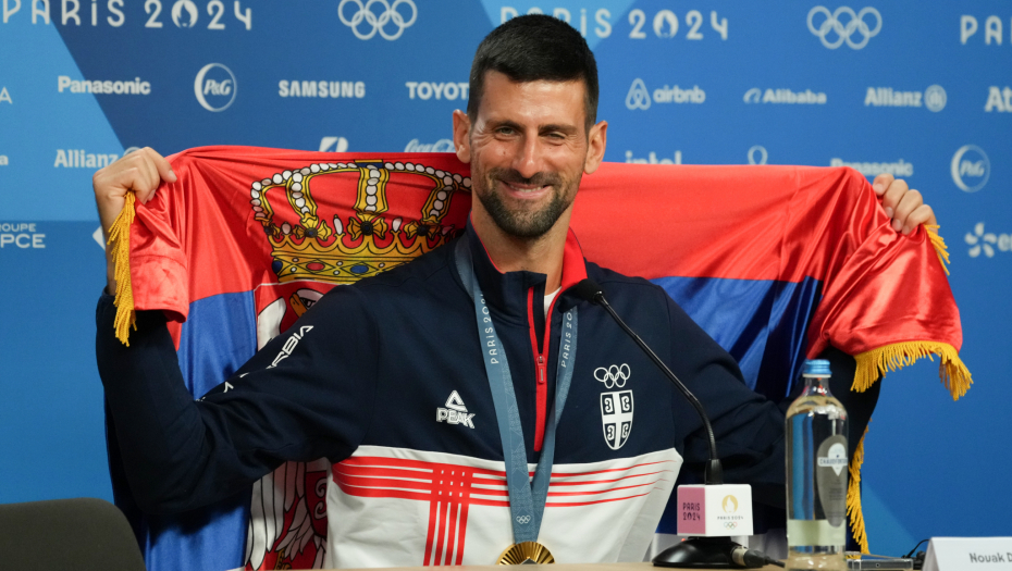 TVOJE SRCE PIŠE ISTORIJU Đoković postao olimpijski šampion, pa dobio veličanstven mural u Beogradu (FOTO)