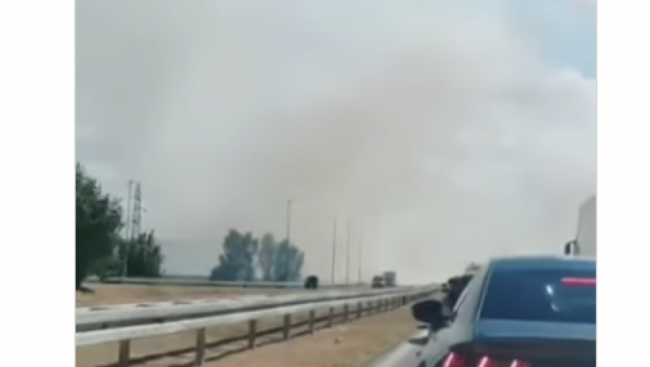 POŽAR NA AUTOPUTU! Gust dim smanjio vidljivost, vozila ne mrdaju ni makac! (VIDEO)
