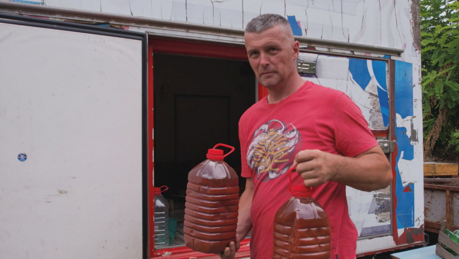 SMEJALI SU MU SE DA UZGAJA KOROV, SAD GA OVAJ BIZNIS VINUO U  NEBESA! Danko godišnje proizvode TRI TONE ove biljke i prodaje! (FOTO)