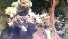 RUSI BACILI VELIKU BOMBU NA VOJSKU Strašan prizor u Ukrajini (VIDEO)