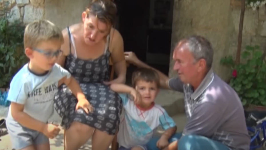 KRSTI JE ALBANKA RODILA 4 SINA Naišli na brojne osude, nije imala pojma da govori srpski, ali na jedno ne mogu da se požale! (VIDEO)