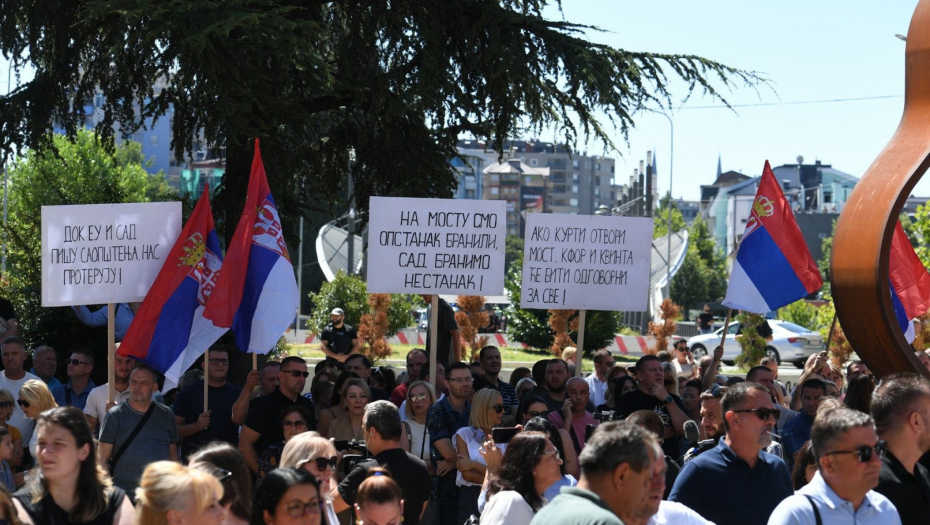 "NA MOSTU SMO OPSTANAK BRANILI, SAD BRANIMO NESTANAK" Protest Srba u blizini mosta na Ibru u Severnoj Mitrovici(FOTO)