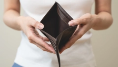 TROŠE NOVAC KAO LUDI, RASIPAJU SE NA SVE STRANE, SKROZ NEOZBILJNI 3 horoskopska znaka koja ne umeju ni dinar da uštede