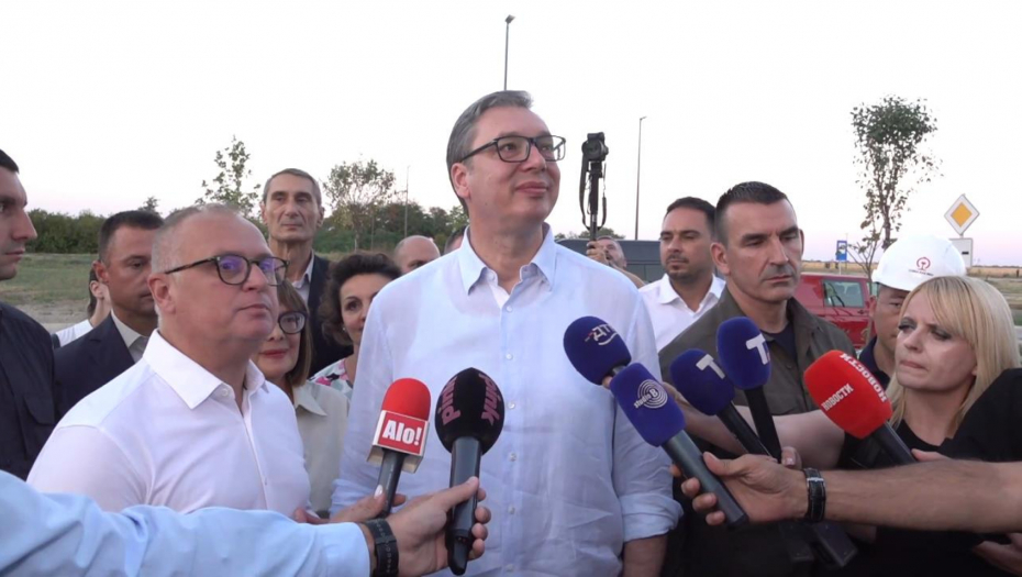 VUČIĆ IMA PORUKU ZA KINEZE Predsednik se okrenuo izvođačima iz Kine, pa uputio molbu