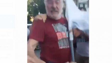 SKANDAL! NESTOROVIĆ SE POTUKAO NASRED ULICE U OBRENOVCU (VIDEO)