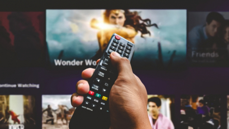 LEŽAO JE U KREVETU I GLEDAO TELEVIZIJU Sekund kasnije, celo telo mu je utrnulo - oprostio se od normalnog života!