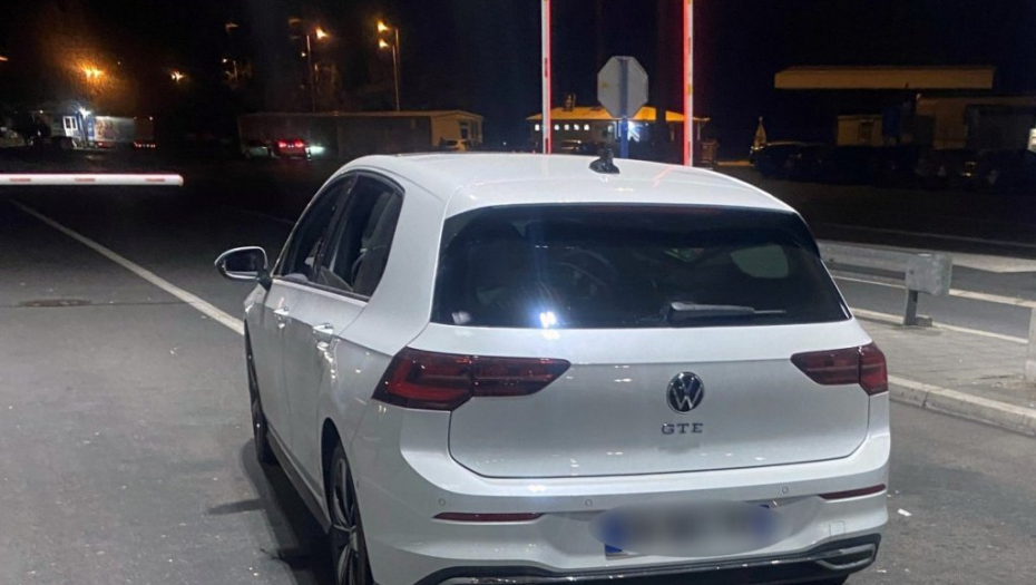 FRANCUZI KRIJUMČARILI NAKIT VREDAN VIŠE OD TRI MILIONA Carinici pretresli njihov auto, pa ostali u ŠOKU