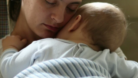 SJAJNE VESTI ZA MAME! Uvećan roditeljski dodatak za sve majke koje su dobile bebu od početka 2024.