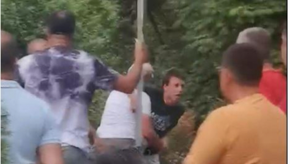 OPŠTA TUČA NA PROTESTU PROTIV LITIJUMA! Međusobno se tuku, ne zna se ko koga (VIDEO)