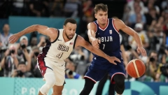 POŠTOVANJE Bogdan Bogdanović i Karmelo Entoni u zagrljaju (FOTO)