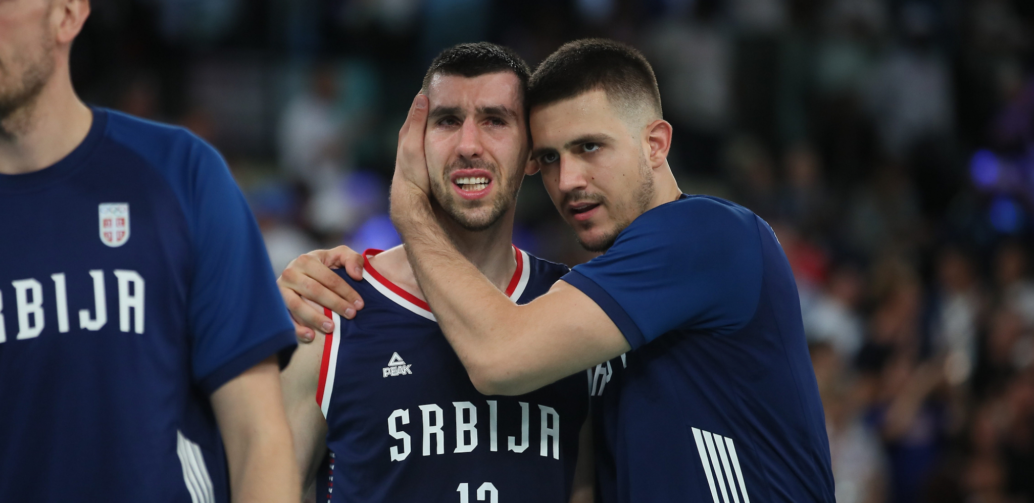 ESTRADU SLOMILE SUZE BOGDANA I DOBRIĆA! Besni zbog sudija, uputili košarkašima emotivne poruke, pevačica skrhana nakon poraza