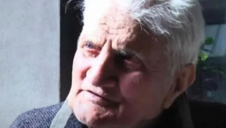 OTIŠAO DA PRODA STOKU, VRATIO SE POSLE 30 GODINA! Taksi ga dovezao kući u istoj odeći, papir koji je imao u džepu je sve skamenio