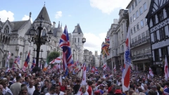 "BUDETE SPREMNI DA IM SLOMITE KIČMU" Britanski ministar se obratio policiji, evo kako se na ostrvu rešava problem nasilnih protesta