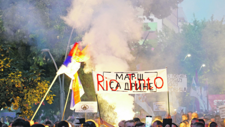 ZAPAD JE UMEŠAN U PROTESTE! HOĆE DA IZAZOVU TOTALNI HAOS U SRBIJI Portparolka ruskog Ministarstva spoljnih poslova Marija Zaharova otkrila pakleni plan