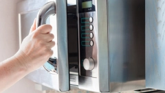 URADITE OVO I MIKROTALASNA ĆE BITI ČISTA KAO NOVA Potrebna vam je samo 1 namirnica koju već imate