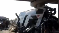 AUTOBUS UDARIO U STUB NADVOŽNJAKA, POGINULO 9 OSOBA! Užasan prizor u Turskoj (FOTO/VIDEO)