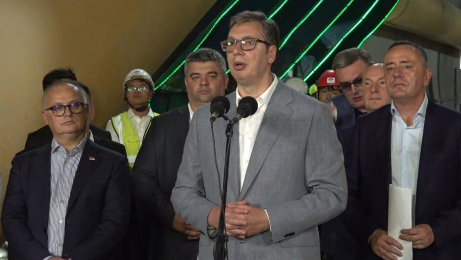 VUČIĆ NA PITANJE DA LI JE ZABRINUT: Kada sam ušao u tunel, svako je mogao da vidi osmeh na mom licu! (FOTO/VIDEO)