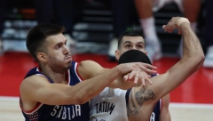 HAOS POSLE UTAKMICE SRBIJA - AMERIKA Majka košarkaša brutalno udarila na selektora