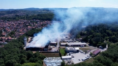 ''IZGLEDALO JE ZASTRAŠUJUĆE, PLAMEN I DIM SU BILI TAKO BLIZU''! Prve fotografije fabrike nakon stravičnog požara u Kragujevcu (FOTO)