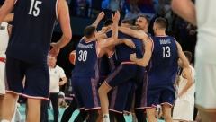 SCENA ZBOG KOJE JE SRBIJA ZAPLAKALA Svetislav Pešić okupio igrače posle velike pobede, ovo je srž sporta (VIDEO)