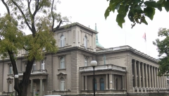 POKUŠAO DA PRESKOČI OGRADU KOD PREDSEDNIŠTVA Reagovala policija, muškarac priveden