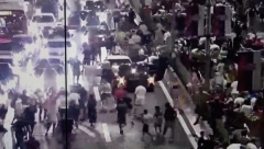 ŽENA POVREĐENA U UDESU NA PROTESTU Dok opozicija ne skloni ljude sa ulice neko bi mogao da pogine! (FOTO/VIDEO)