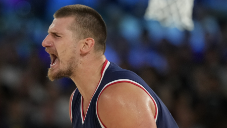 ŠOLAK ŠIRI MRŽNJU PREMA SVEMU SRPSKOM, ŽALI ZA JUGOSLAVIJOM Ne može da podnese slavlje naših sportista, ne staje sa napadima na Jokića i “orlove”!