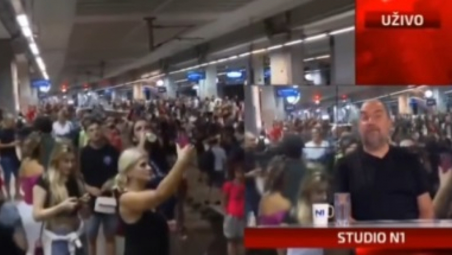 UREDNIK LISTA "DANAS" ISMEJAO BLOKADU PROKOPA Prethodne blokade su im propale, ali sad barem može Topalko da im peva! (VIDEO)