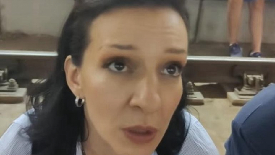 NI LAZOVIĆ NI ĆUTA, MARINIKA SE ZA PROTESTE PITA Bulatović: Loša glumica ali odlična manipulatorka propale opozicije