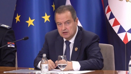 OPOZICIJA PRIJAVILA JEDNO, A URADILA NA PROTESTU POTPUNO DRUGO Dačić pokazao prijavu skupa