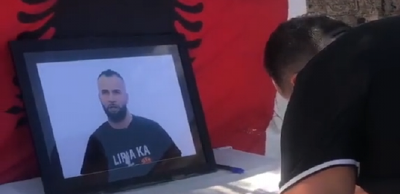 KOMANDIR TZV. POLICIJE KOSOVA BIO NA UKOPU FATONA HAJRIZIJA, PA DOBIO OTKAZ! Išao da izjavi saučešće, i to s kolegama