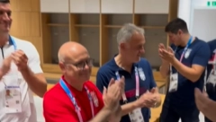 "KO JE NAJBOLJI? SRBIJA"! Premijer Vučević sa vaterpolistima proslavio zlato (VIDEO)